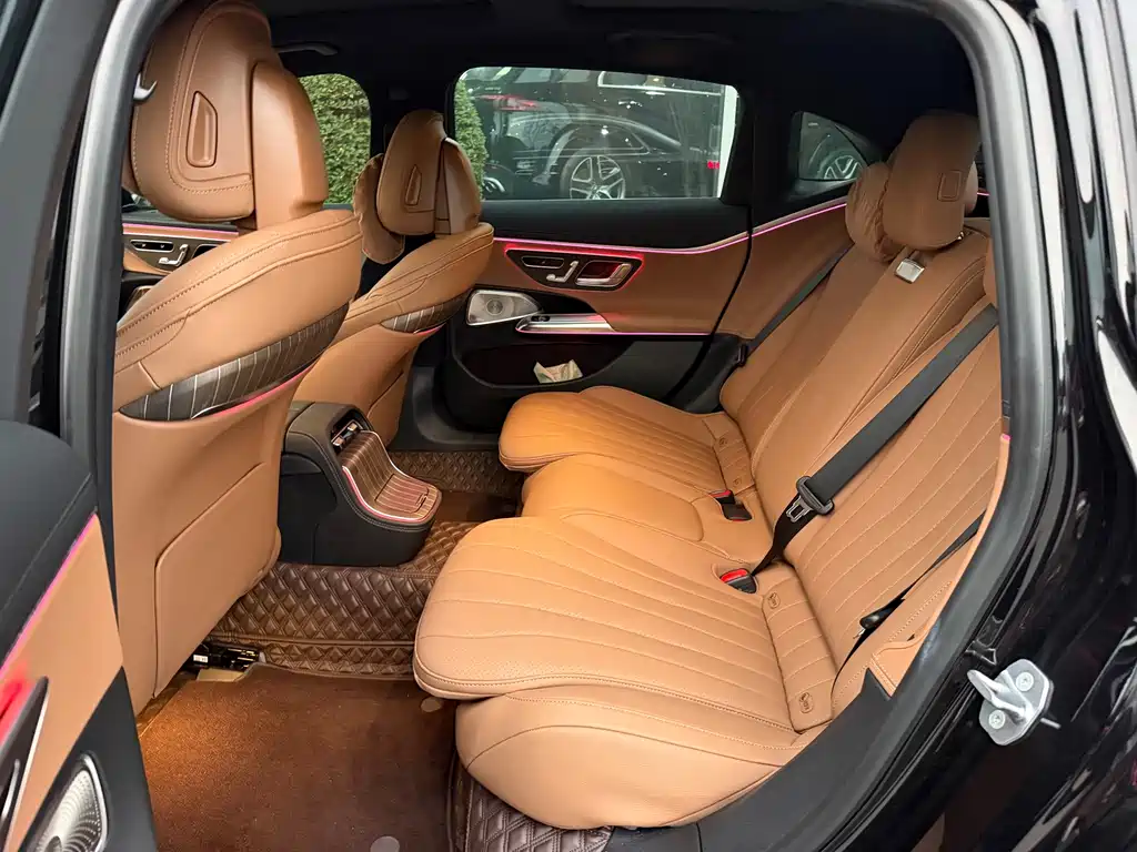 Mercedes-Benz E-Class — миниатюра 17
