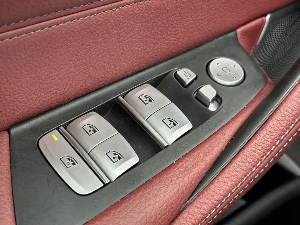 BMW 5 Series — миниатюра 25