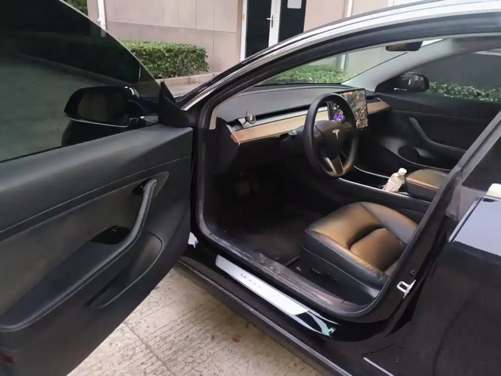 Tesla Model 3 — миниатюра 16
