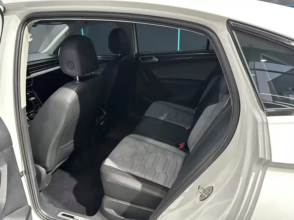 Volkswagen Tiguan X — миниатюра 11