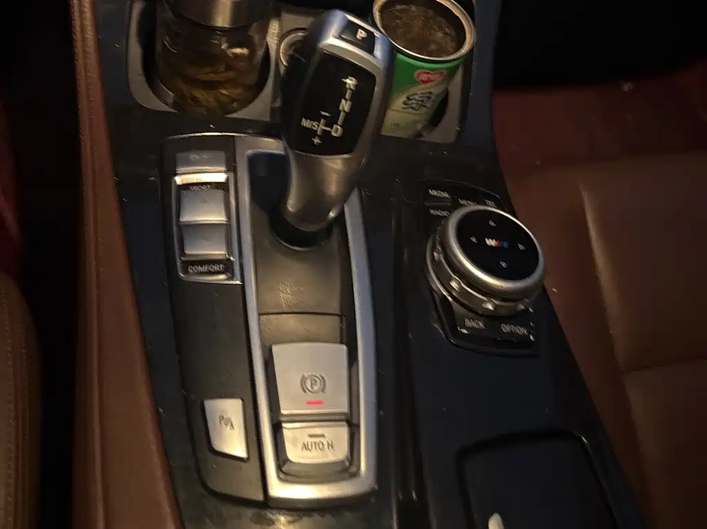 BMW 5 Series — миниатюра 13