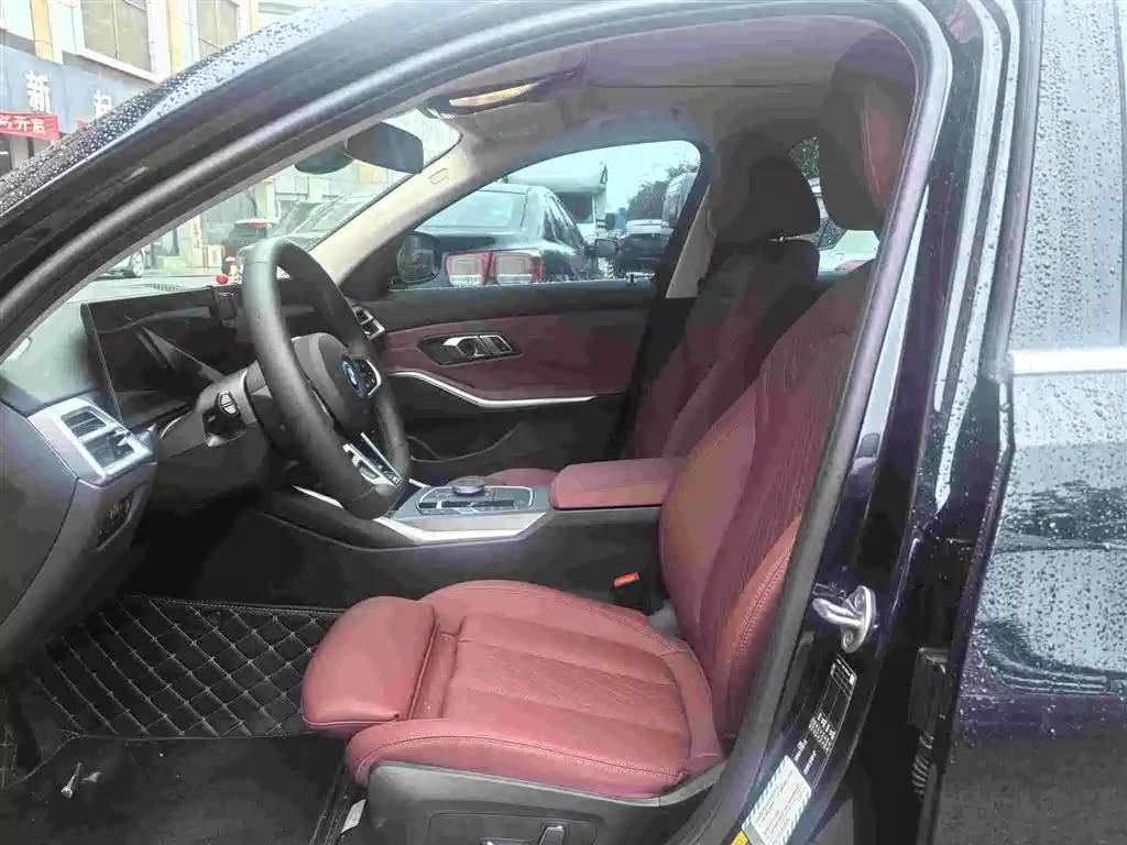 BMW i3 2025 eDrive 35 L