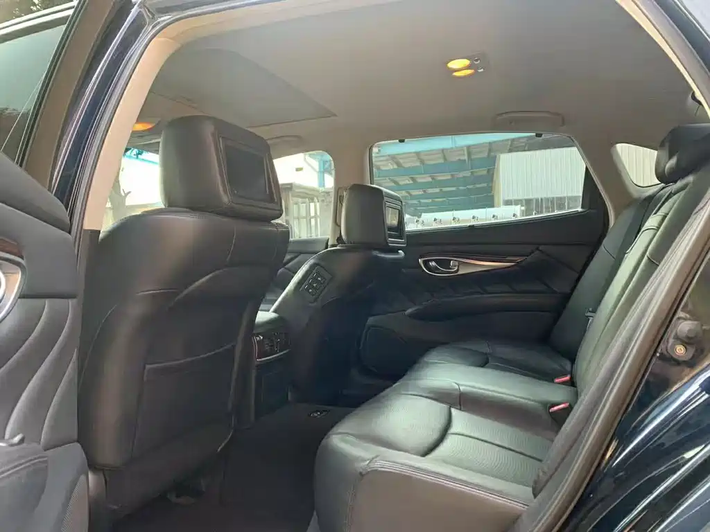 Infiniti Q70 — миниатюра 9