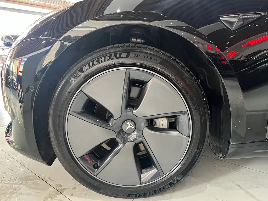 Tesla Model 3 — миниатюра 11