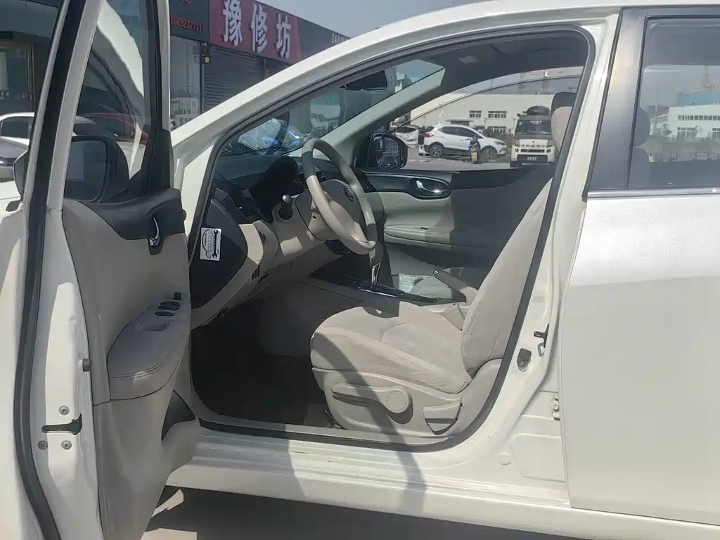 Nissan Tiida — миниатюра 5