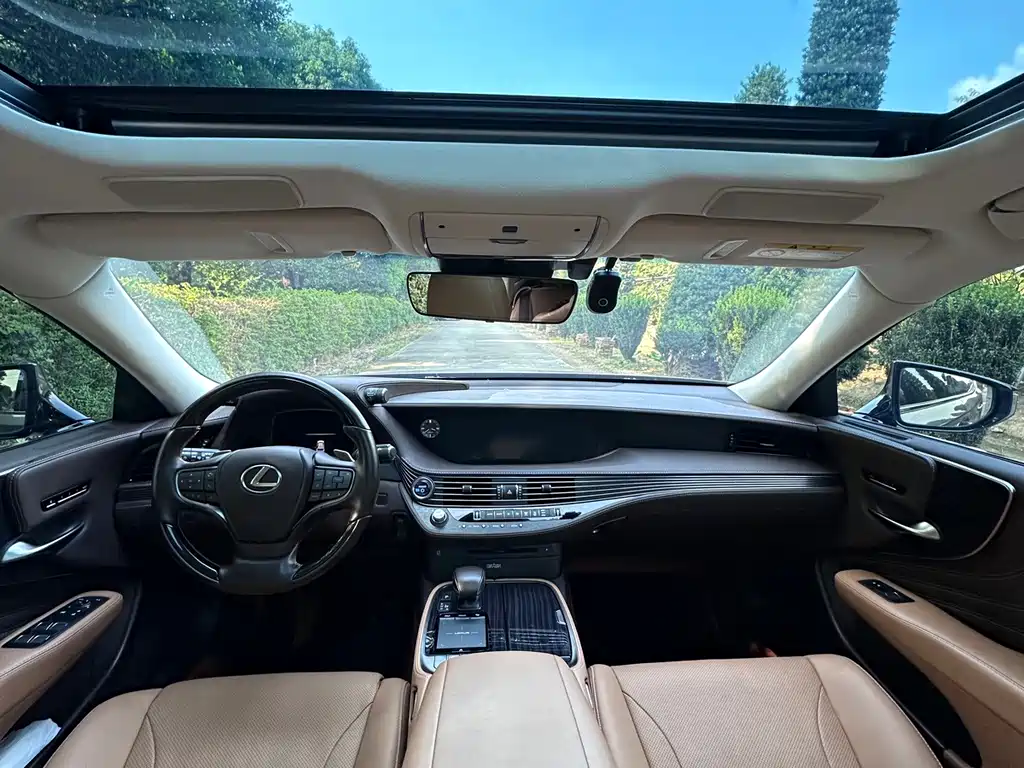Lexus LS — миниатюра 6