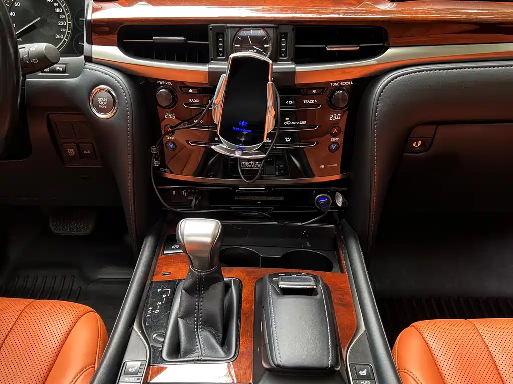 Lexus LX — миниатюра 8