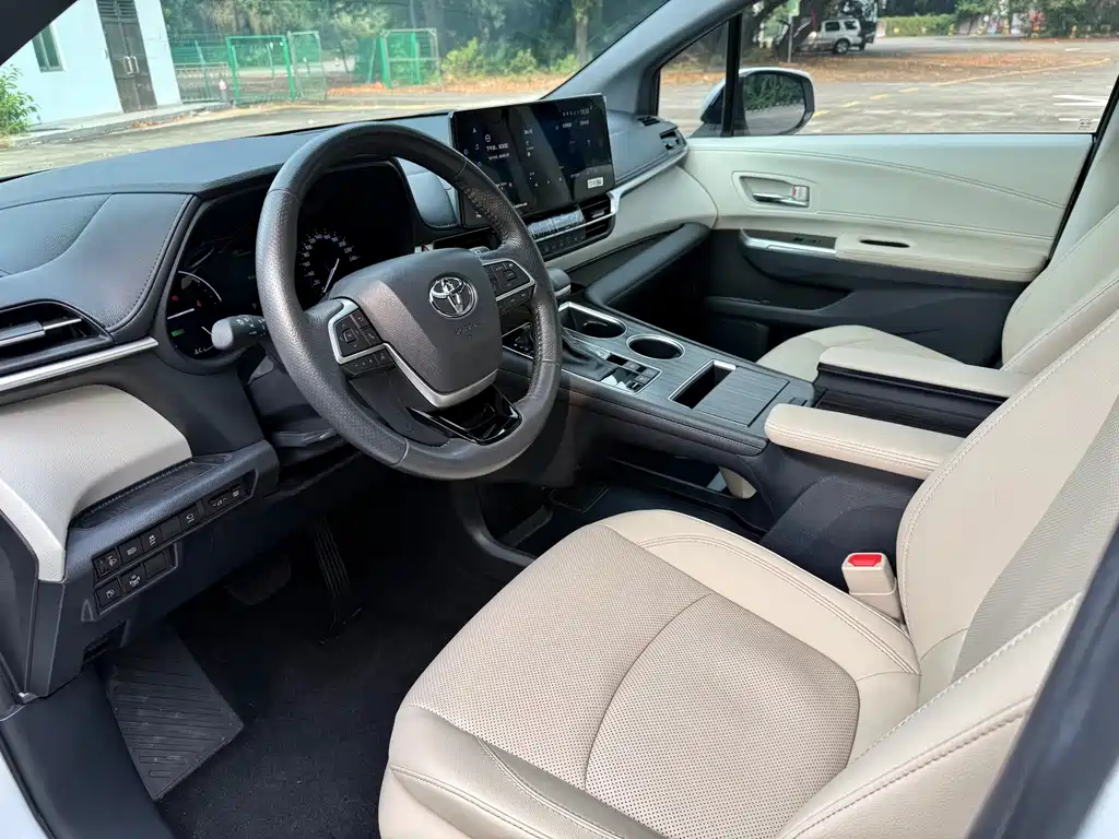 Toyota Granvia — миниатюра 4