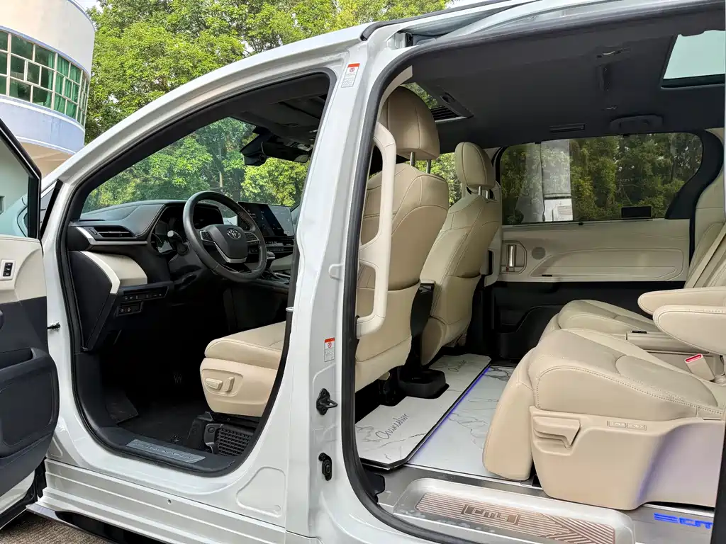 Toyota Granvia — миниатюра 15