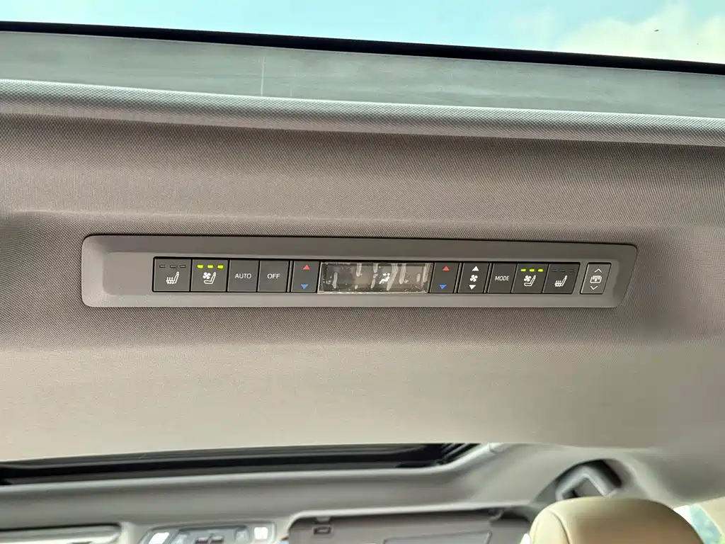 Toyota Granvia — миниатюра 16