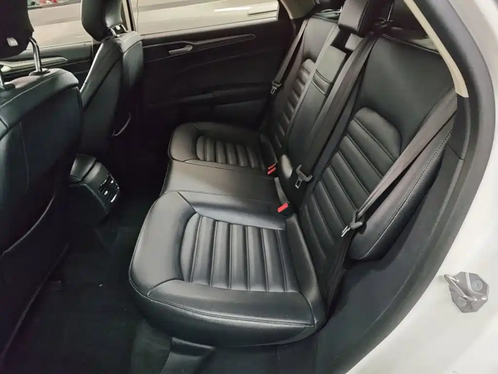 Ford Mondeo — миниатюра 17