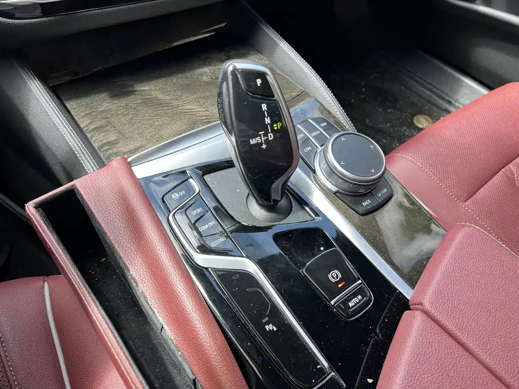 BMW 5 Series — миниатюра 10