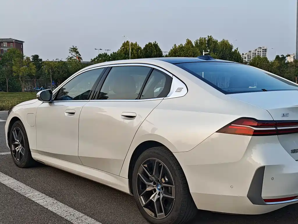BMW i5 — миниатюра 4