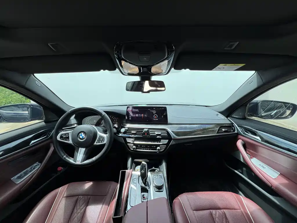BMW 5 Series — миниатюра 7