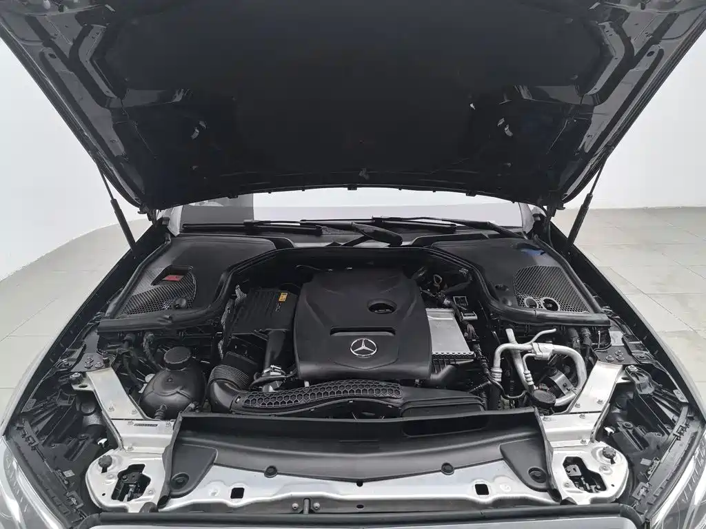 Mercedes-Benz E-Class — миниатюра 6