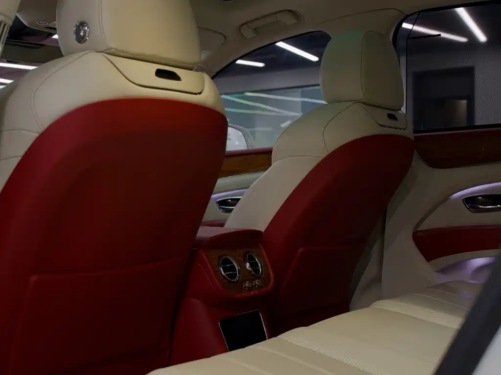 Bentley Bentayga — миниатюра 9