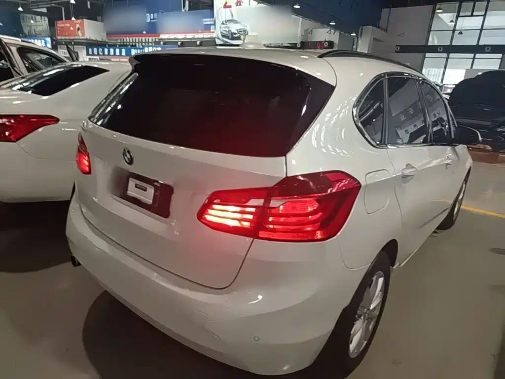 BMW 2 Series Active Tourer — миниатюра 7