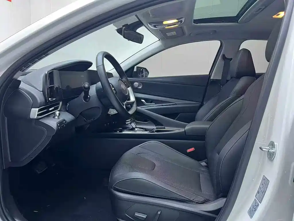 Hyundai Elantra — миниатюра 7