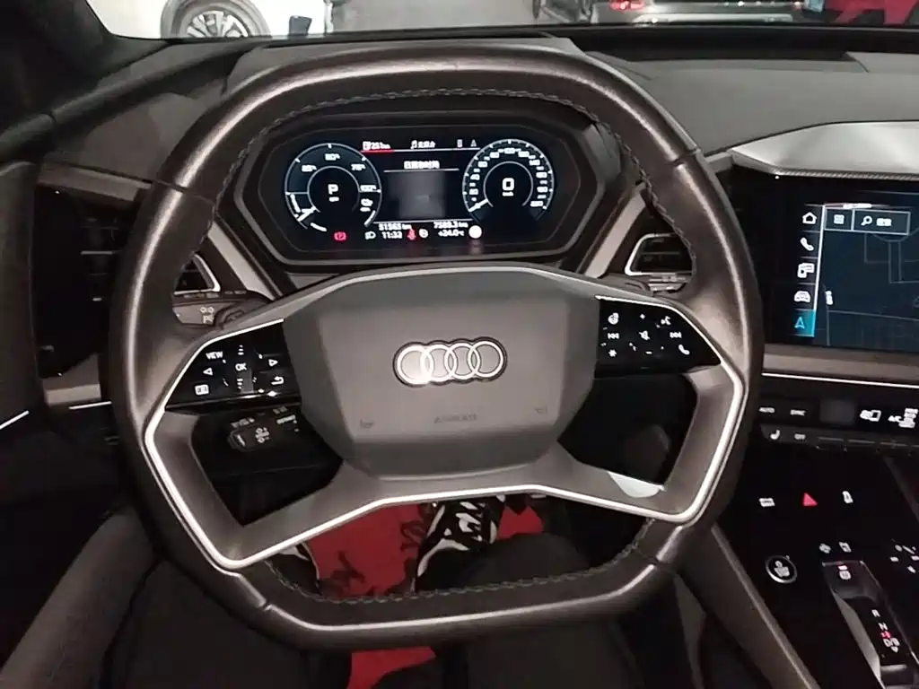 Audi Q5 e-tron — миниатюра 11
