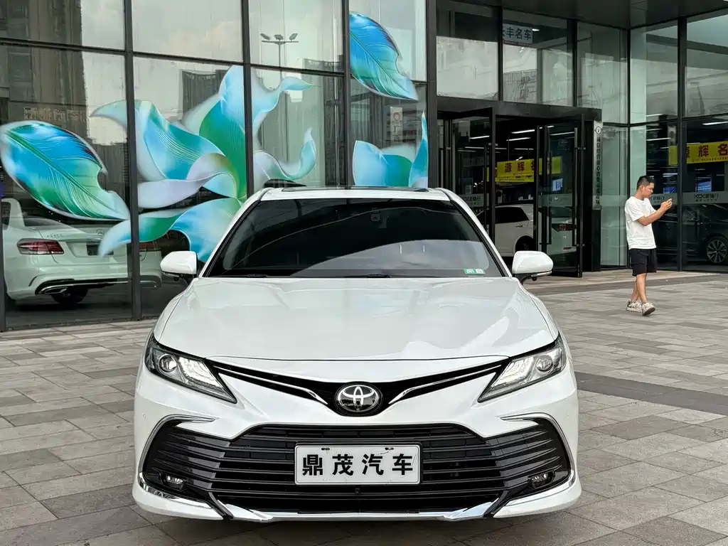 Toyota Camry — миниатюра 2