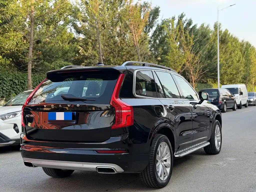 Volvo XC90 2018 T6 7 мест