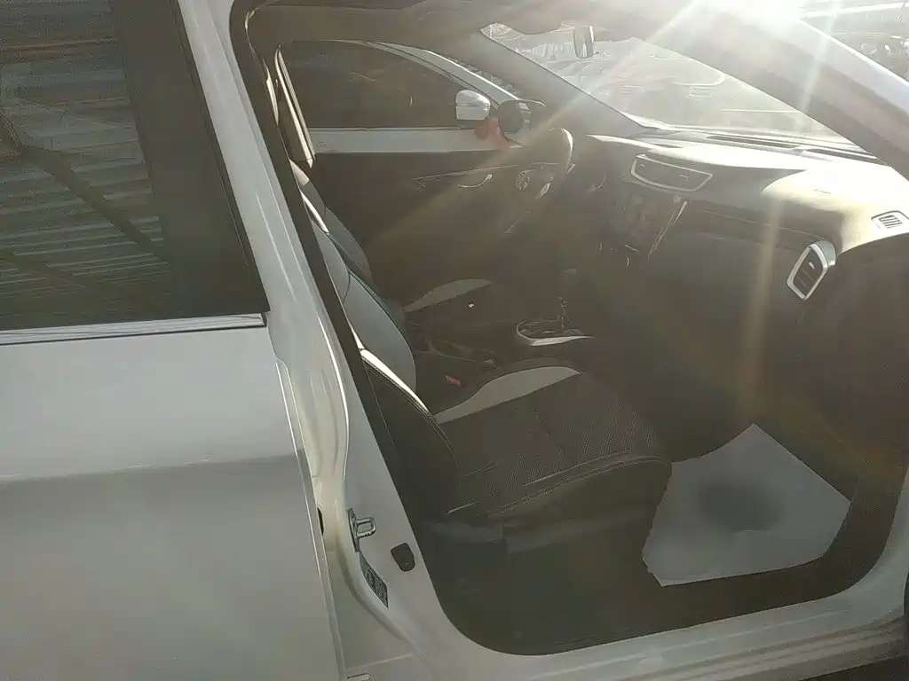 Nissan Qashqai — миниатюра 25