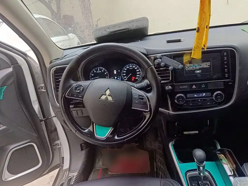 Mitsubishi Outlander — миниатюра 11