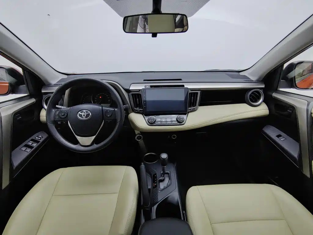 Toyota RAV4 — миниатюра 5