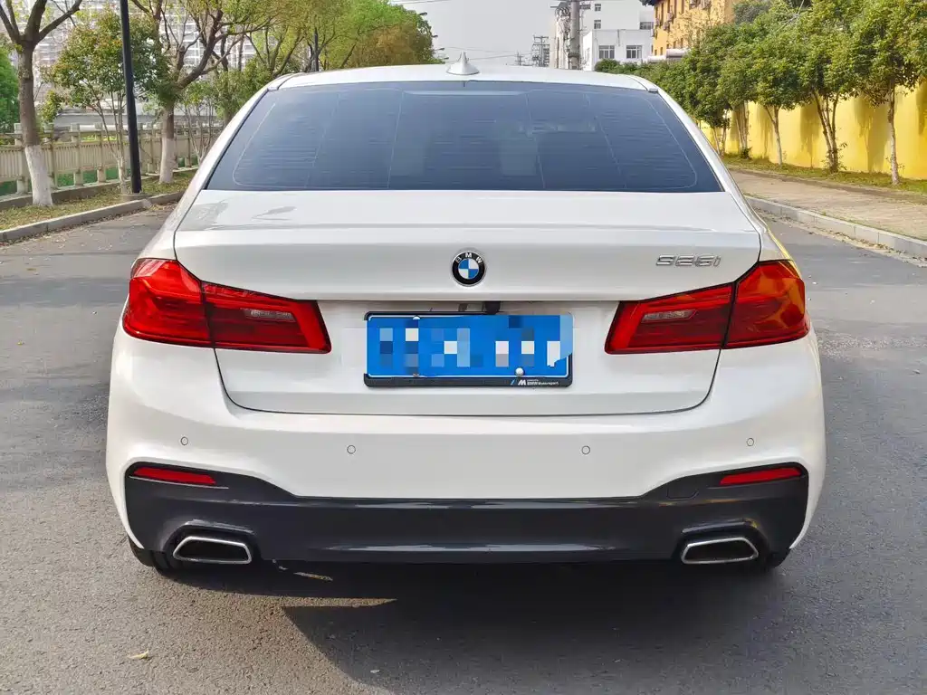 BMW 5 Series — миниатюра 4