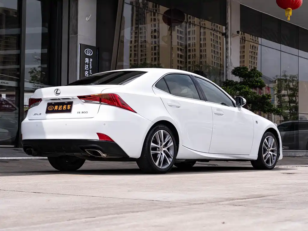 Lexus IS — миниатюра 3