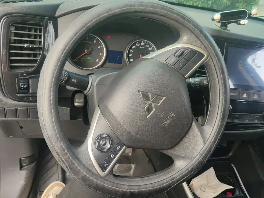 Mitsubishi Outlander — миниатюра 15