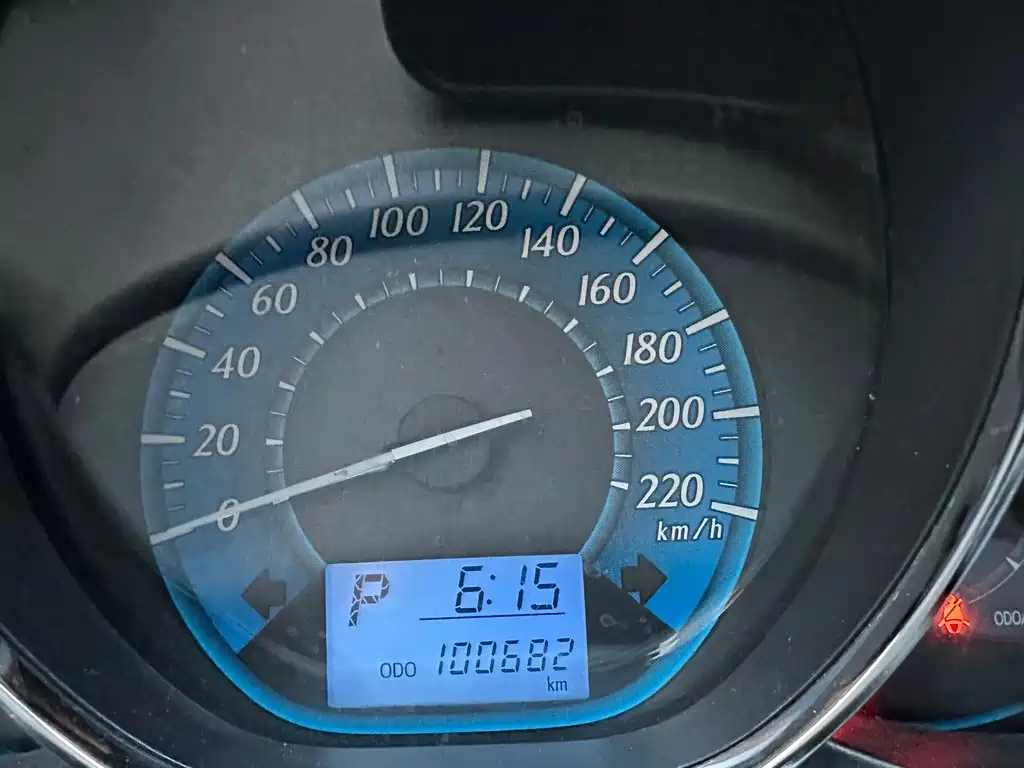 Toyota Yaris L — миниатюра 18