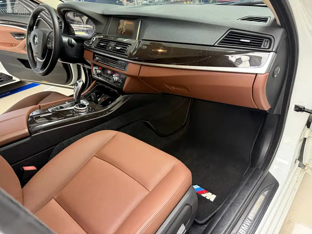 BMW 5 Series — миниатюра 6