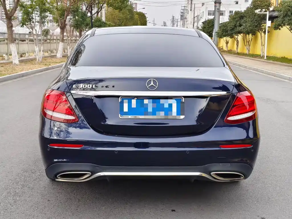 Mercedes-Benz E-Class — миниатюра 2