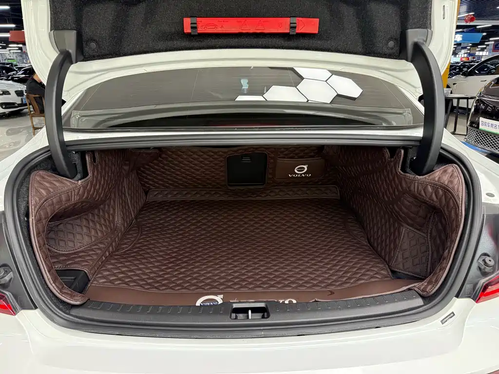 Volvo S60 — миниатюра 11