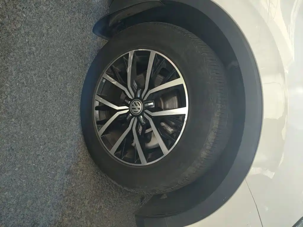 Volkswagen Tiguan L — миниатюра 8