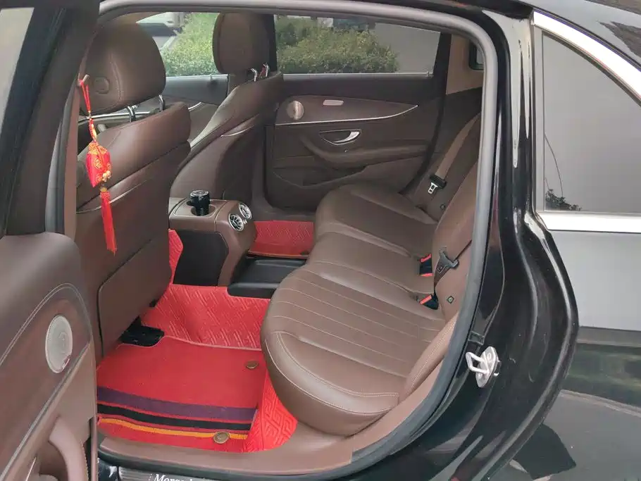 Mercedes-Benz E-Class — миниатюра 11