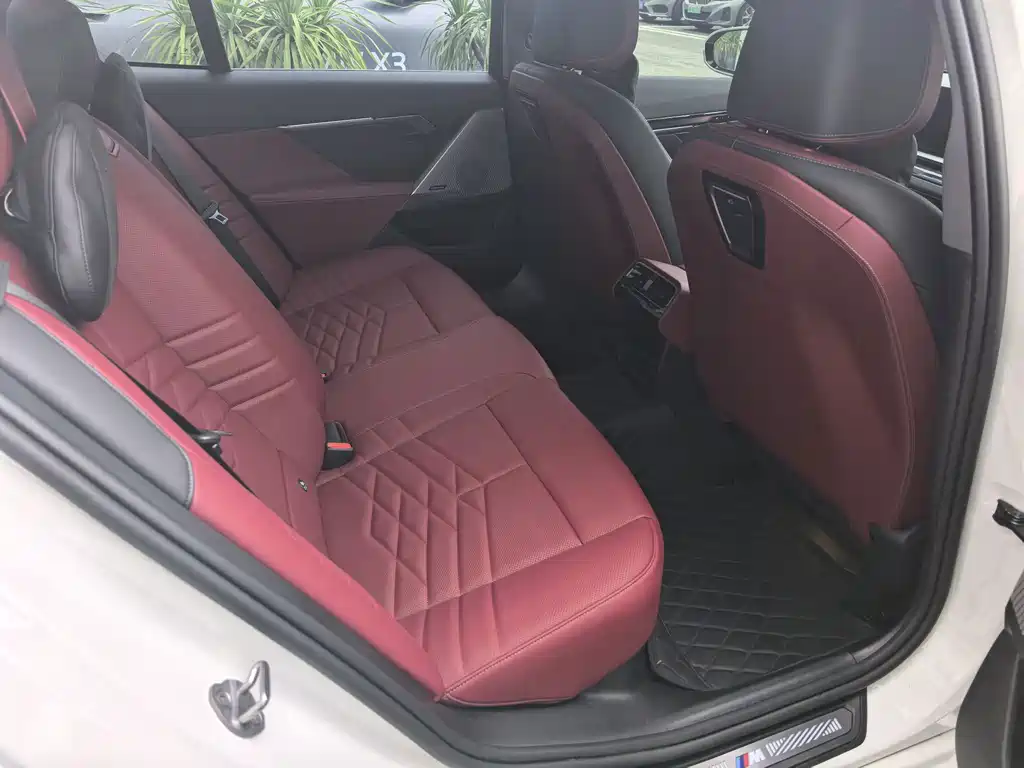 BMW i5 — миниатюра 10