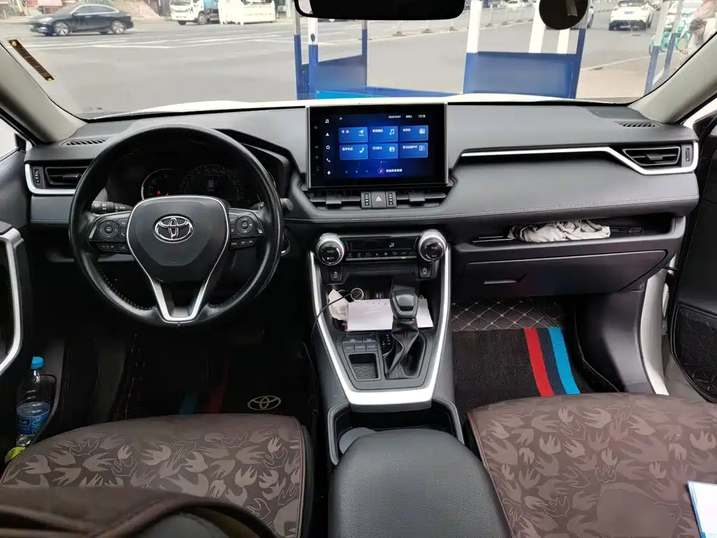 Toyota RAV4 — миниатюра 5