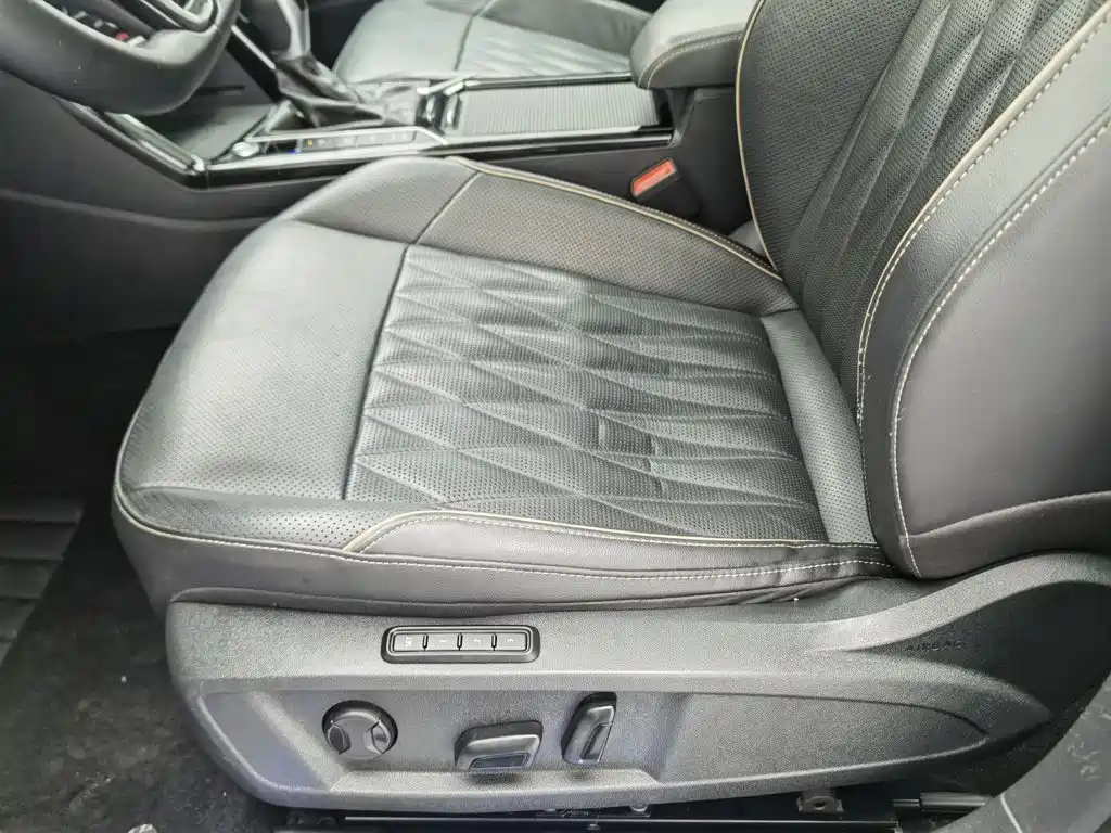 Volkswagen Passat PHEV — миниатюра 20