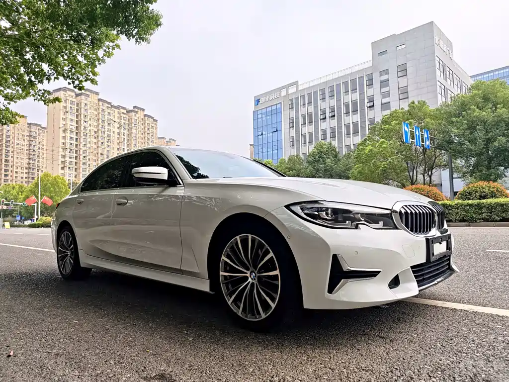 BMW  3 SERIES