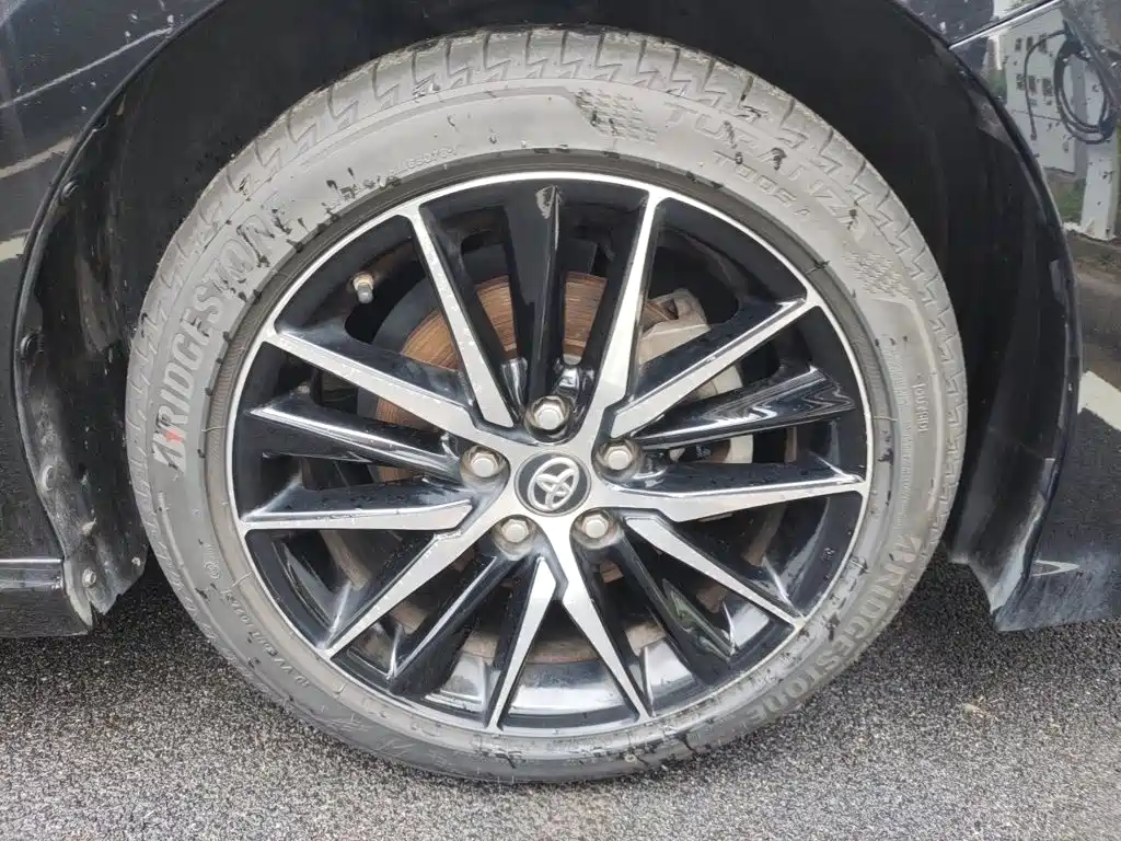 Toyota Camry — миниатюра 8