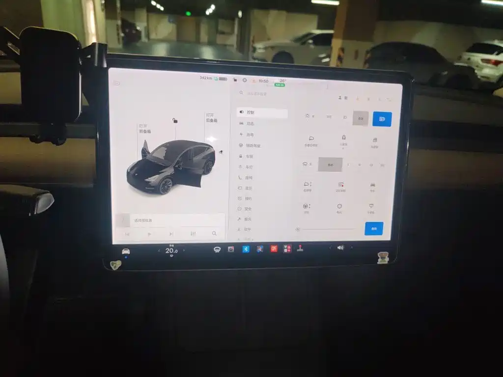 Tesla Model Y — миниатюра 13