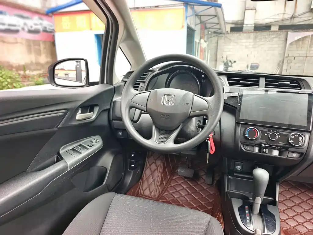 Honda Fit — миниатюра 7