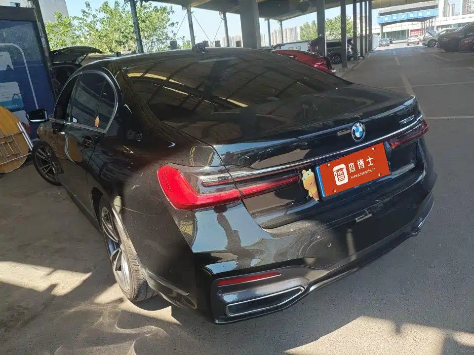 BMW 7 Series — миниатюра 9