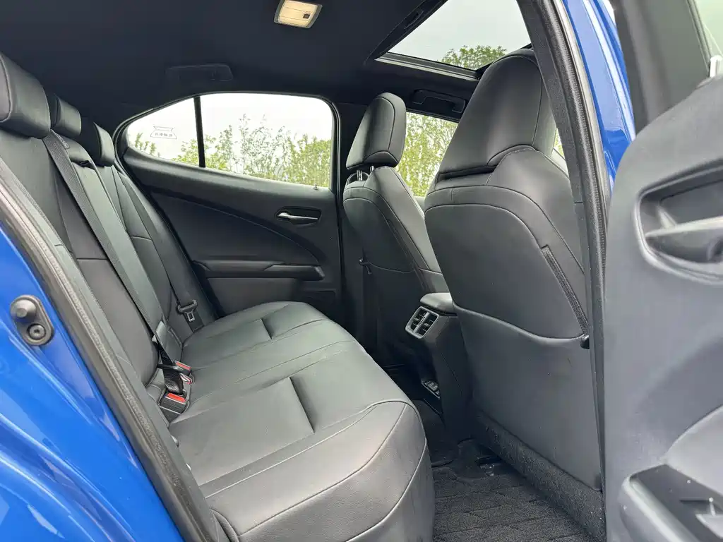 Lexus UX New Energy — миниатюра 15