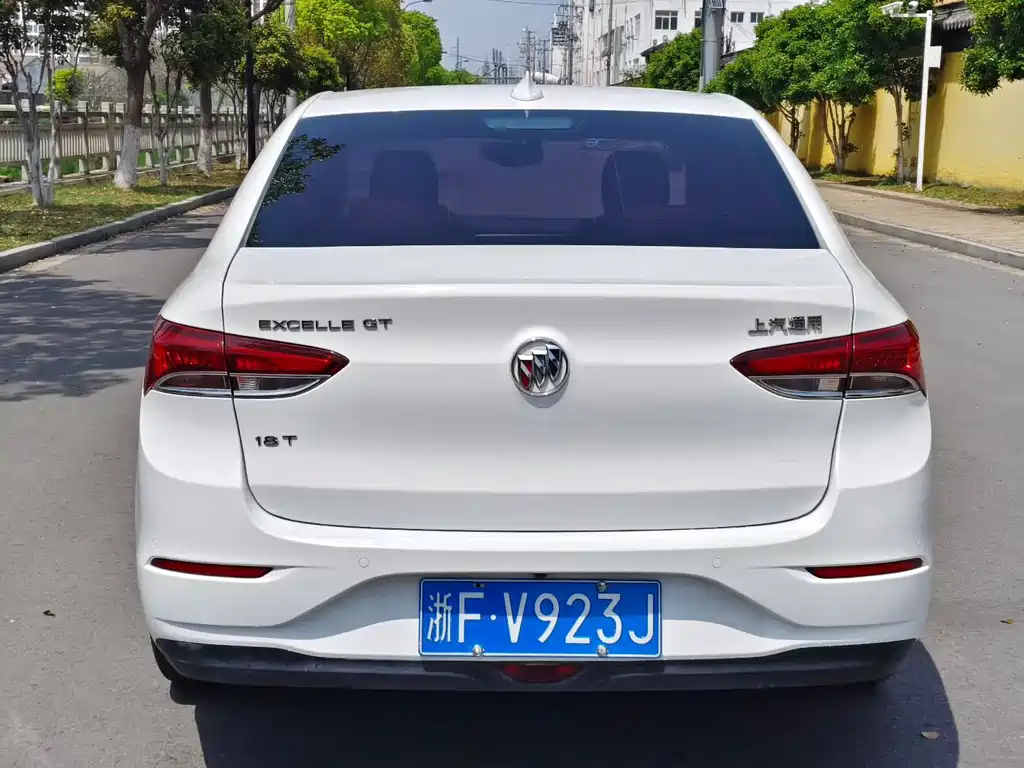 Buick Excelle — миниатюра 9