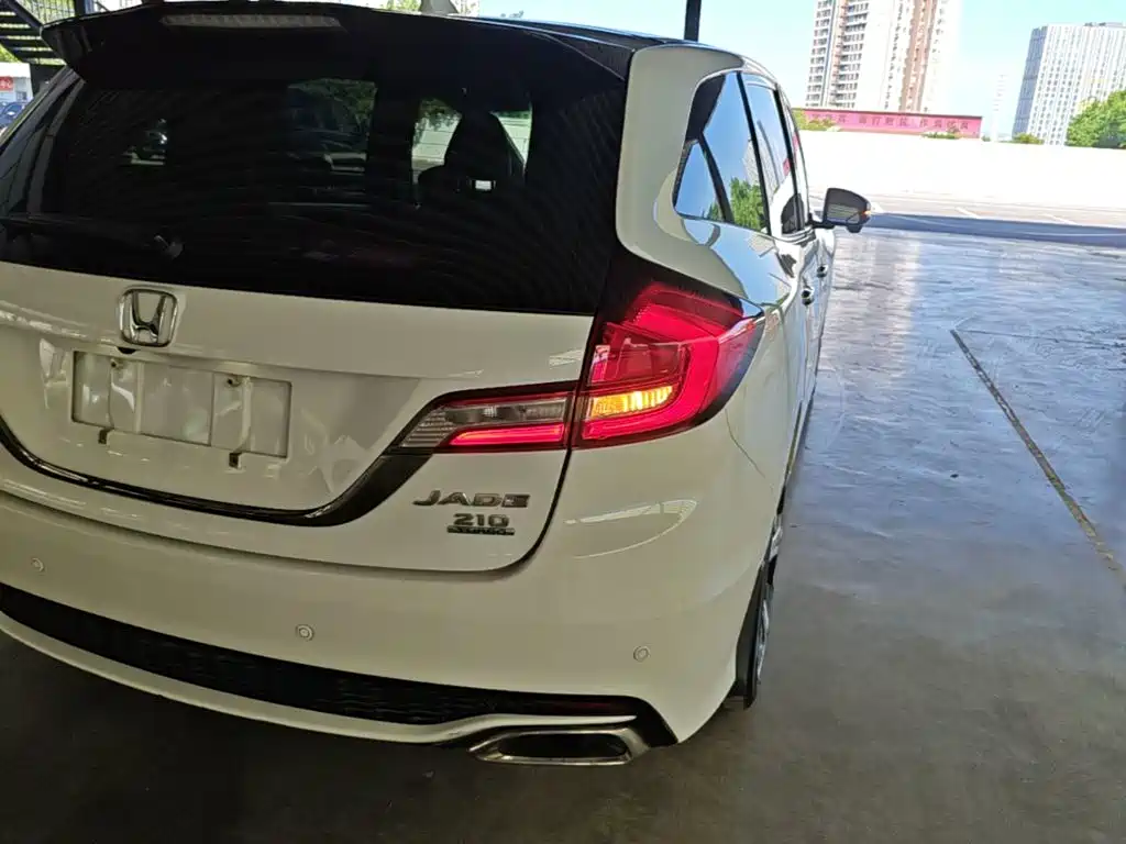 Honda Jade 2017 210TURBO CVT Luxury 5 мест
