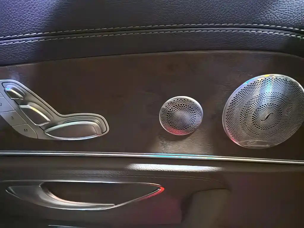Mercedes-Benz E-Class — миниатюра 8