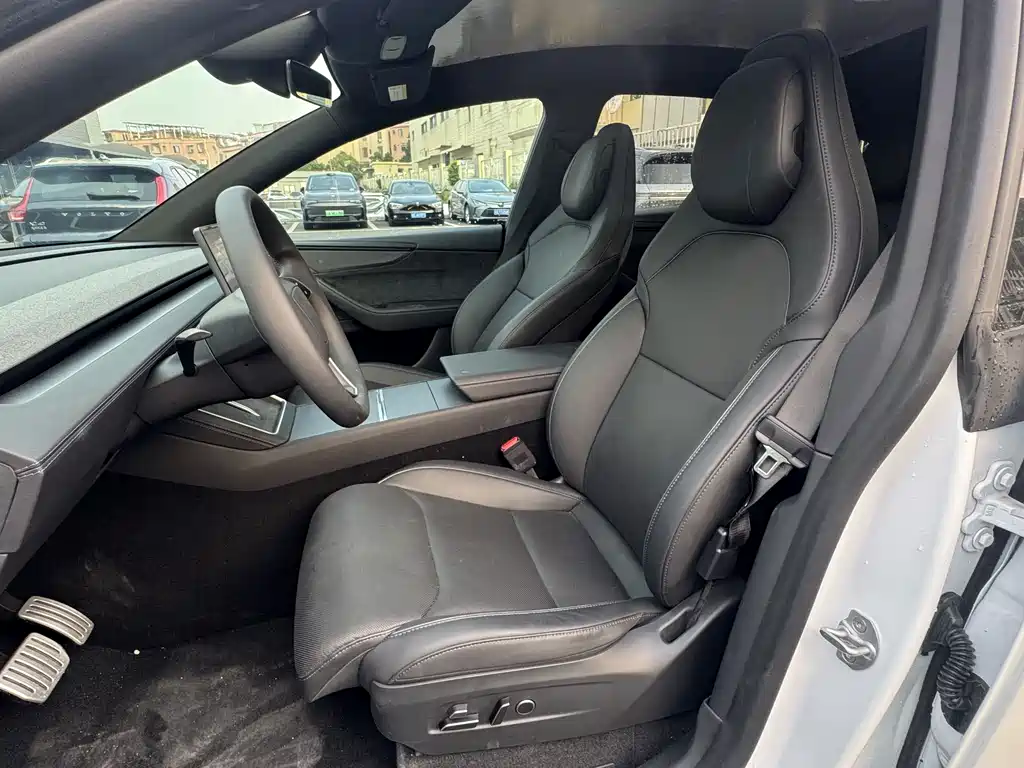Tesla Model Y L — миниатюра 8